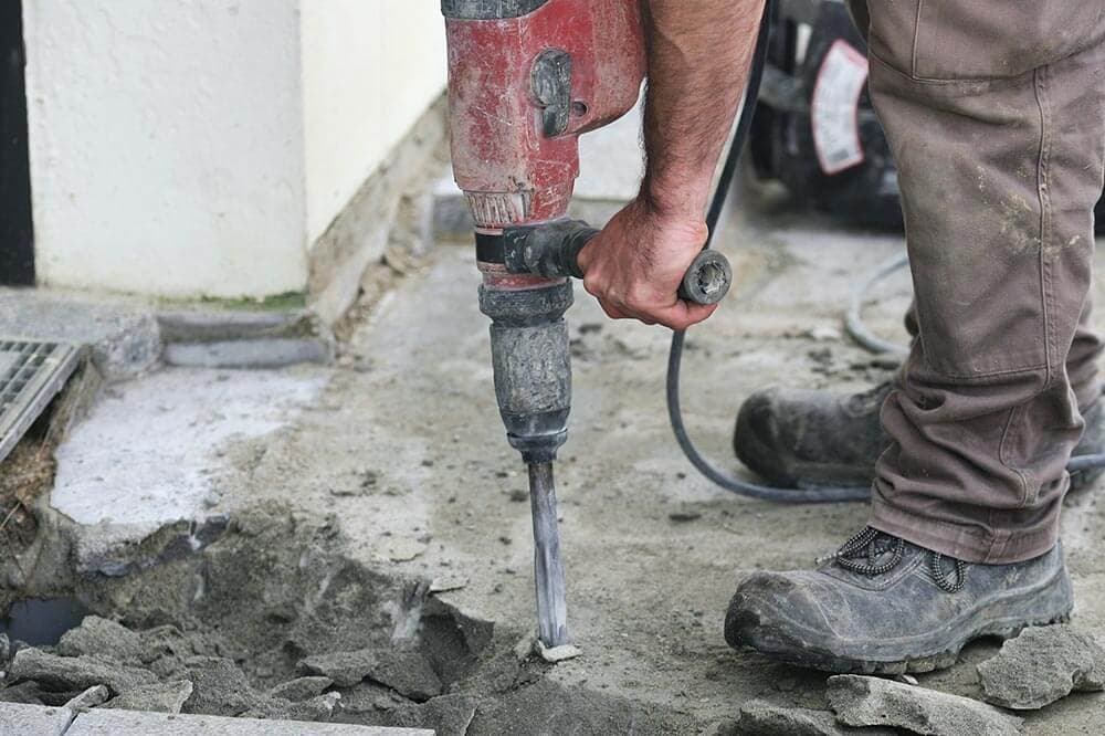 Retrait d'une terrasse avec un espace propre laissé derrière